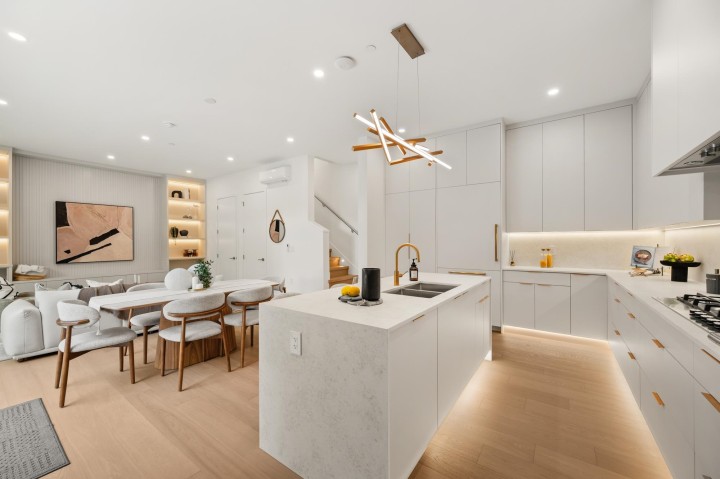 Photo 6 at 1 - 3428 Mons Drive, Renfrew Heights, Vancouver East