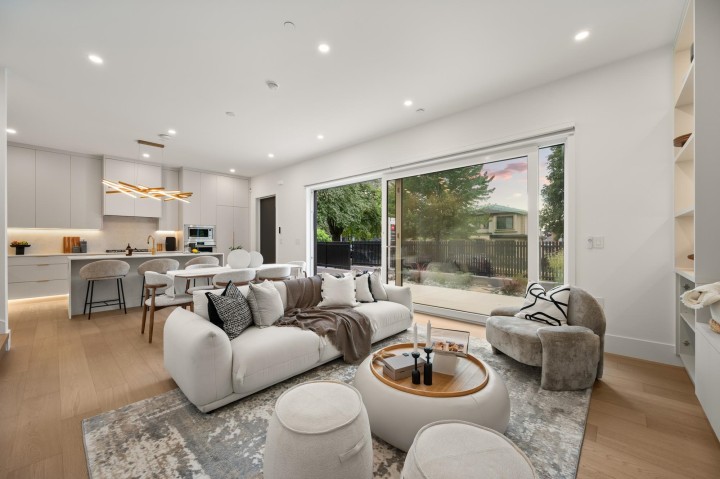 Photo 3 at 1 - 3428 Mons Drive, Renfrew Heights, Vancouver East