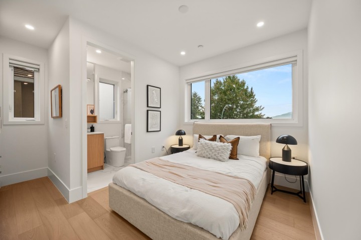 Photo 10 at 1 - 3428 Mons Drive, Renfrew Heights, Vancouver East
