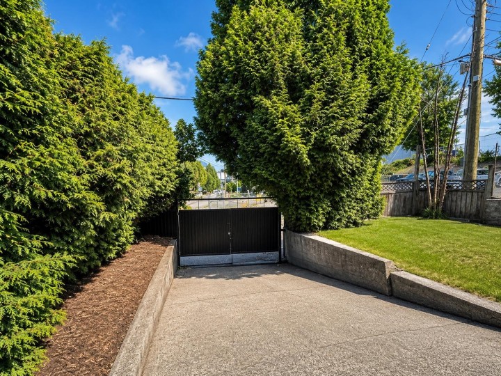 Photo 5 at 2898 Natal Street, Renfrew Heights, Vancouver East