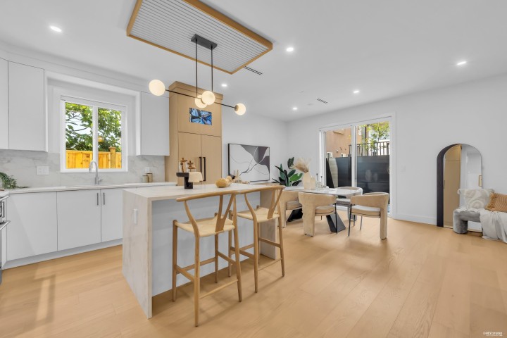 Photo 6 at 1 - 6388 Argyle Street, Killarney VE, Vancouver East
