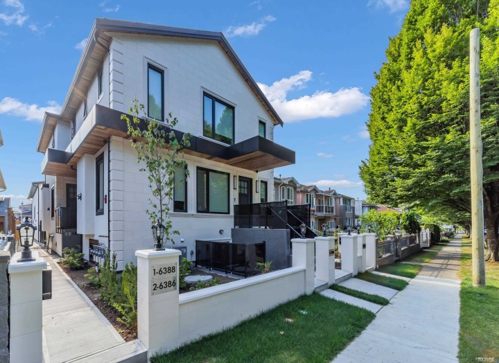 Photo 1 at 1 - 6388 Argyle Street, Killarney VE, Vancouver East