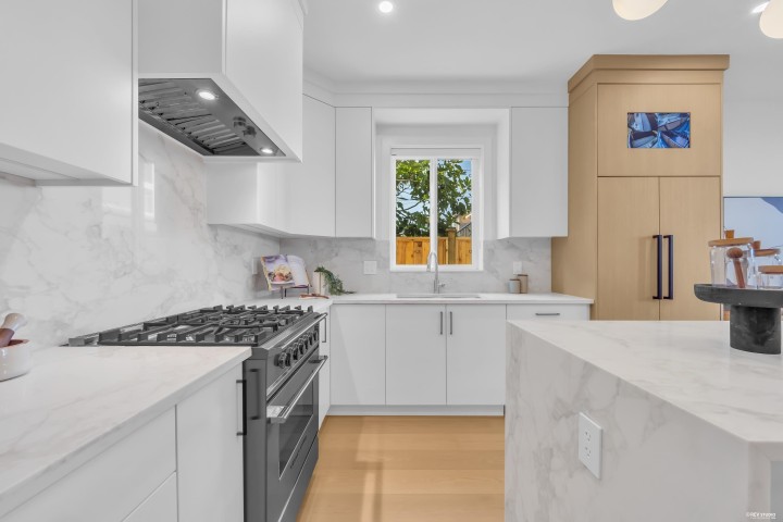 Photo 10 at 1 - 6388 Argyle Street, Killarney VE, Vancouver East