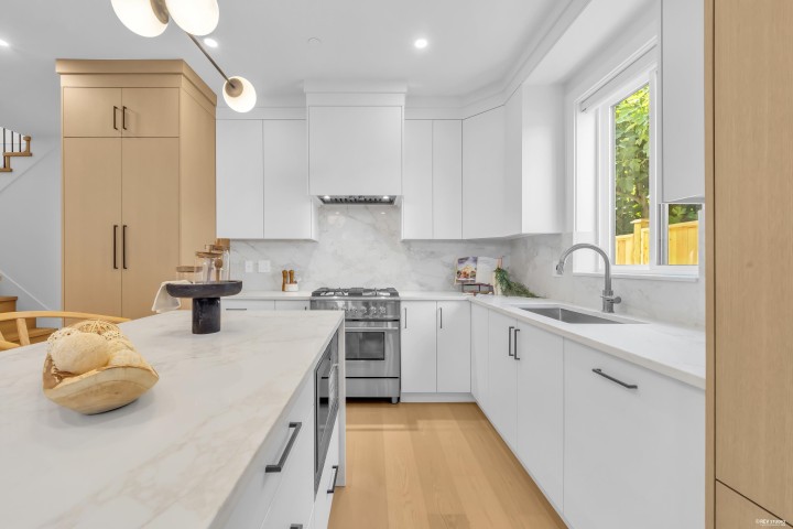 Photo 8 at 1 - 6388 Argyle Street, Killarney VE, Vancouver East