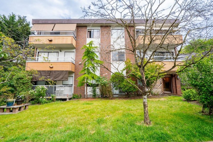 Photo 2 at 302 - 138 Templeton Drive, Hastings, Vancouver East