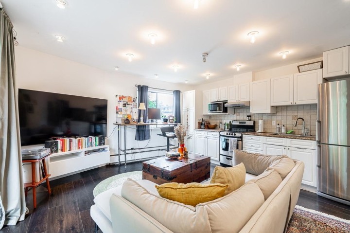 Photo 13 at 302 - 138 Templeton Drive, Hastings, Vancouver East