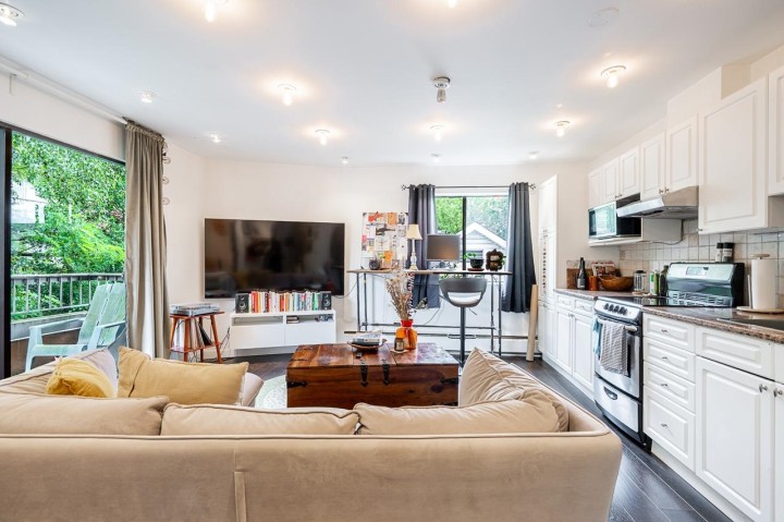 Photo 7 at 302 - 138 Templeton Drive, Hastings, Vancouver East