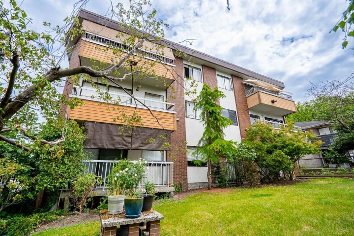 Photo 1 at 302 - 138 Templeton Drive, Hastings, Vancouver East