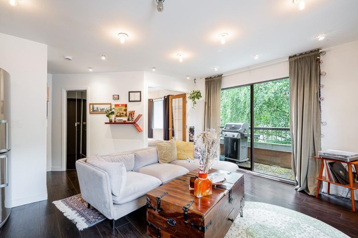 Photo 9 at 302 - 138 Templeton Drive, Hastings, Vancouver East