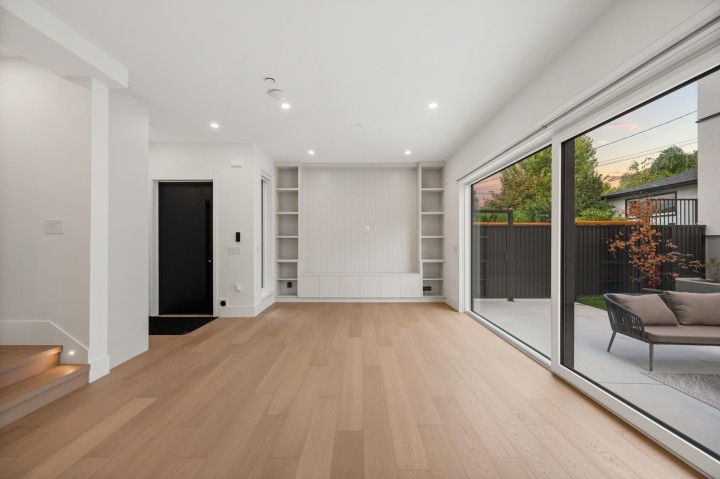 Photo 2 at 2 - 3428 Mons Drive, Renfrew Heights, Vancouver East