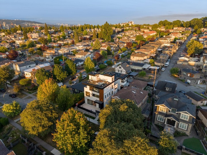 Photo 22 at 2 - 3428 Mons Drive, Renfrew Heights, Vancouver East