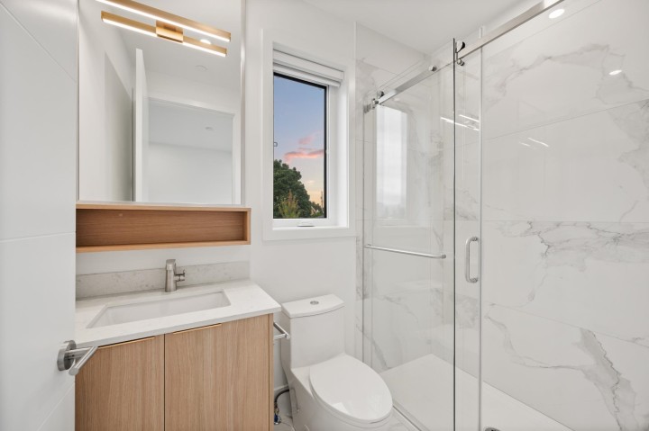 Photo 11 at 2 - 3428 Mons Drive, Renfrew Heights, Vancouver East
