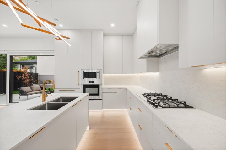 Photo 8 at 2 - 3428 Mons Drive, Renfrew Heights, Vancouver East