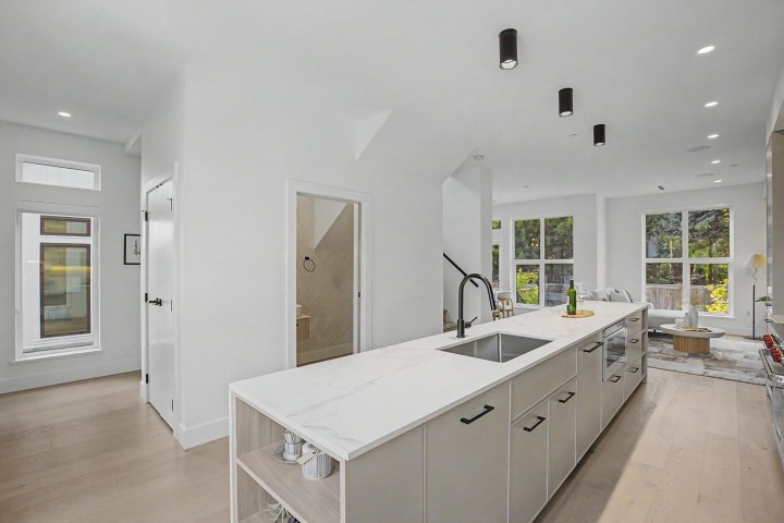 Photo 3 at 1483 W 52nd Avenue, South Granville, Vancouver West