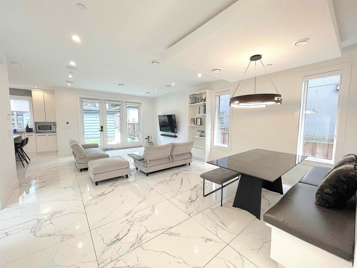 Photo 3 at 1633 Se Marine Drive, Fraserview VE, Vancouver East