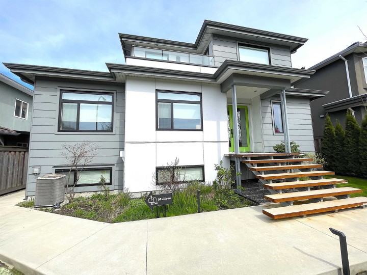 Photo 1 at 1633 Se Marine Drive, Fraserview VE, Vancouver East