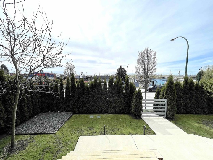 Photo 5 at 1633 Se Marine Drive, Fraserview VE, Vancouver East