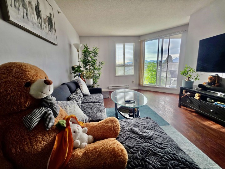 Photo 3 at 607 - 3455 Ascot Place, Collingwood VE, Vancouver East