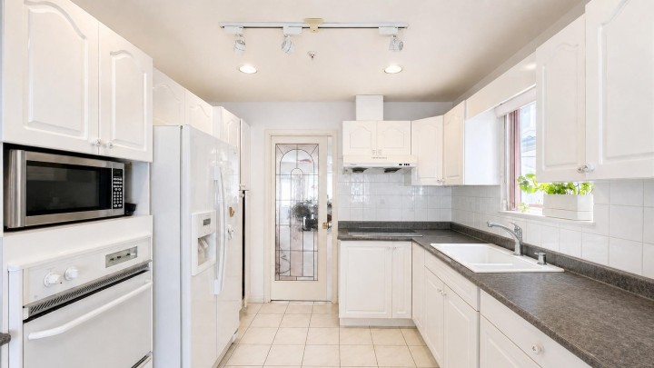 Photo 6 at 3211 Queens Avenue, Collingwood VE, Vancouver East
