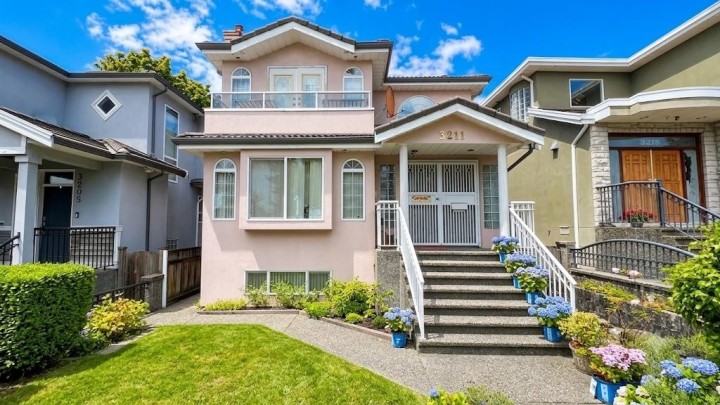 Photo 1 at 3211 Queens Avenue, Collingwood VE, Vancouver East