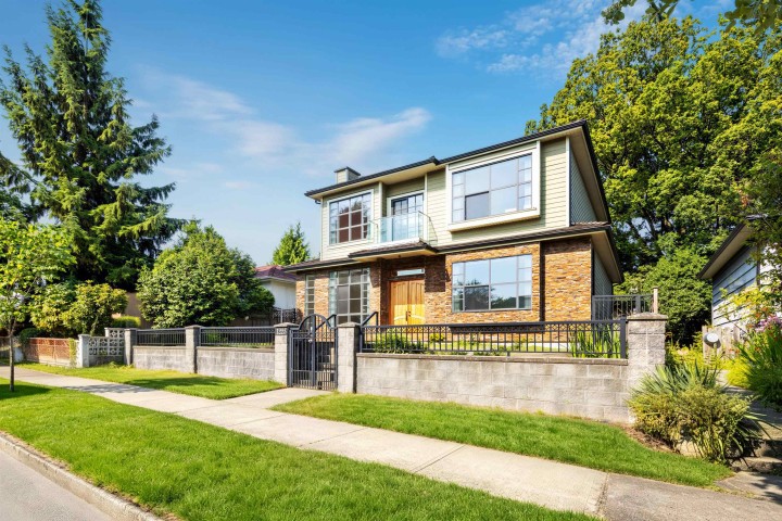 Photo 2 at 1225 Hazelton Street, Renfrew VE, Vancouver East