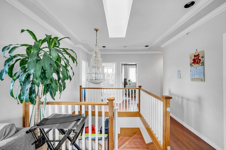 Photo 6 at 331 E 61st Avenue, South Vancouver, Vancouver East