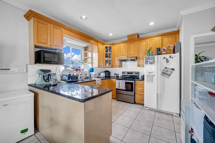 Photo 13 at 331 E 61st Avenue, South Vancouver, Vancouver East