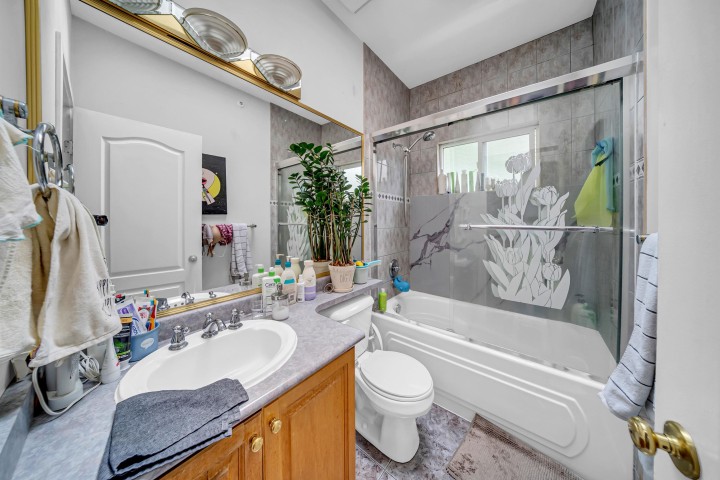 Photo 17 at 331 E 61st Avenue, South Vancouver, Vancouver East