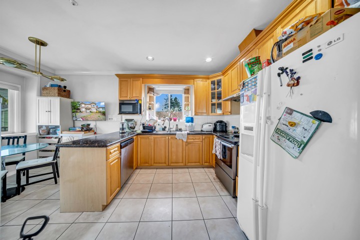 Photo 12 at 331 E 61st Avenue, South Vancouver, Vancouver East
