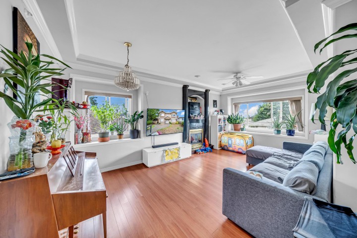 Photo 7 at 331 E 61st Avenue, South Vancouver, Vancouver East