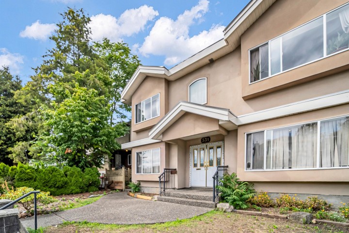 Photo 3 at 331 E 61st Avenue, South Vancouver, Vancouver East