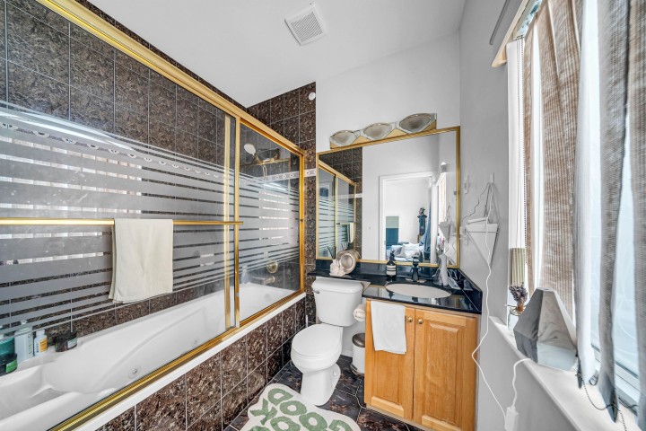 Photo 18 at 331 E 61st Avenue, South Vancouver, Vancouver East