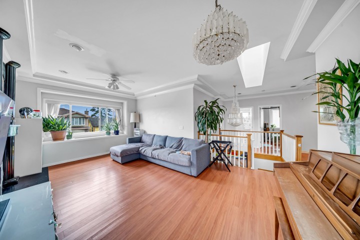 Photo 11 at 331 E 61st Avenue, South Vancouver, Vancouver East
