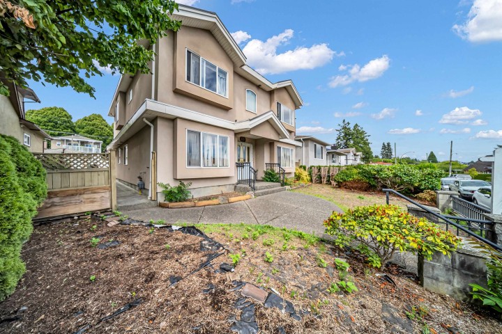 Photo 4 at 331 E 61st Avenue, South Vancouver, Vancouver East