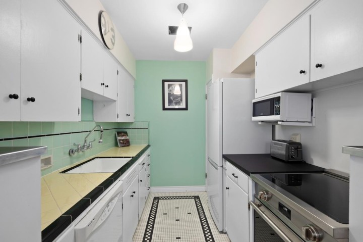 Photo 4 at 204 - 1565 Burnaby Street, West End VW, Vancouver West