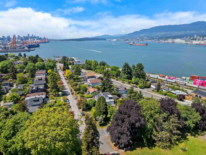 Photo 13 at 2587 Yale Street, Hastings Sunrise, Vancouver East