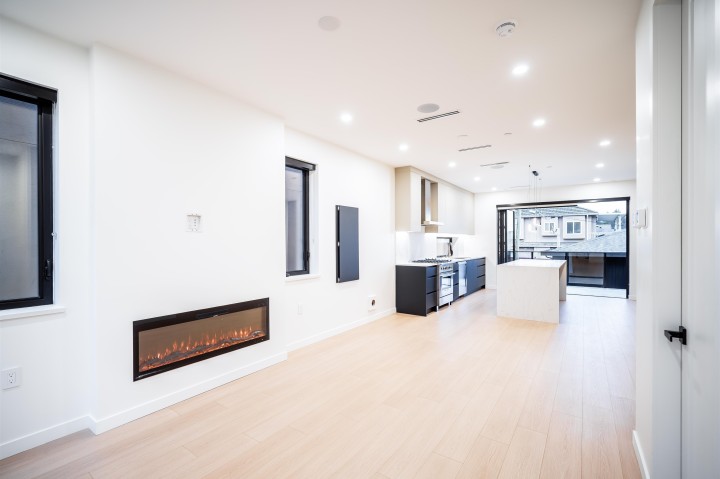 Photo 2 at 7960 Inverness Street, South Vancouver, Vancouver East