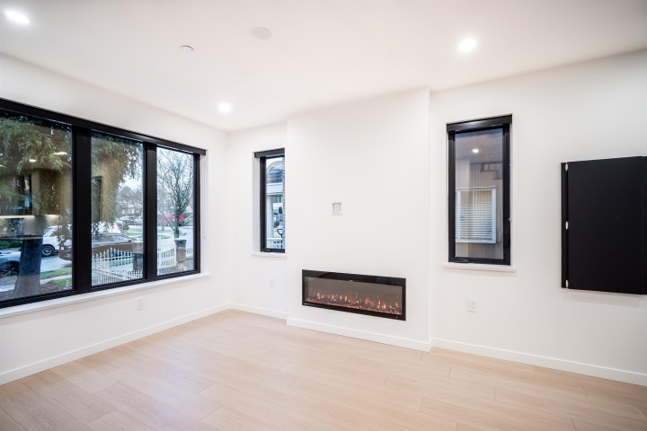 Photo 3 at 7960 Inverness Street, South Vancouver, Vancouver East