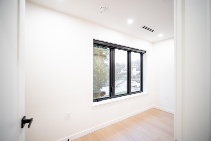 Photo 9 at 7960 Inverness Street, South Vancouver, Vancouver East