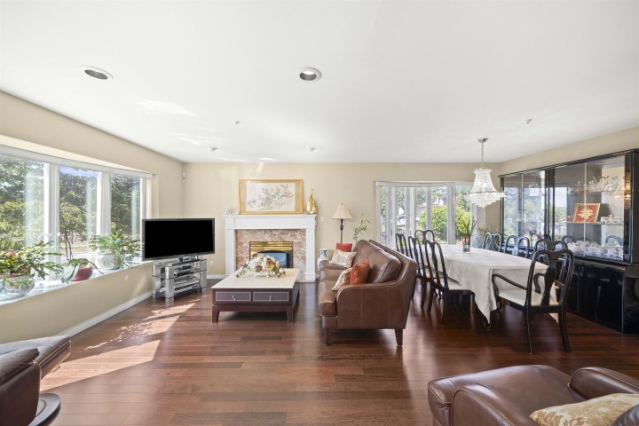 Photo 3 at 3838 Penticton Street, Renfrew Heights, Vancouver East