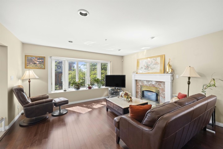 Photo 4 at 3838 Penticton Street, Renfrew Heights, Vancouver East