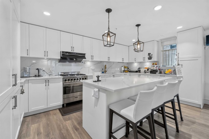 Photo 3 at 451 W 63rd Avenue, Marpole, Vancouver West