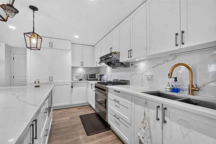 Photo 4 at 451 W 63rd Avenue, Marpole, Vancouver West