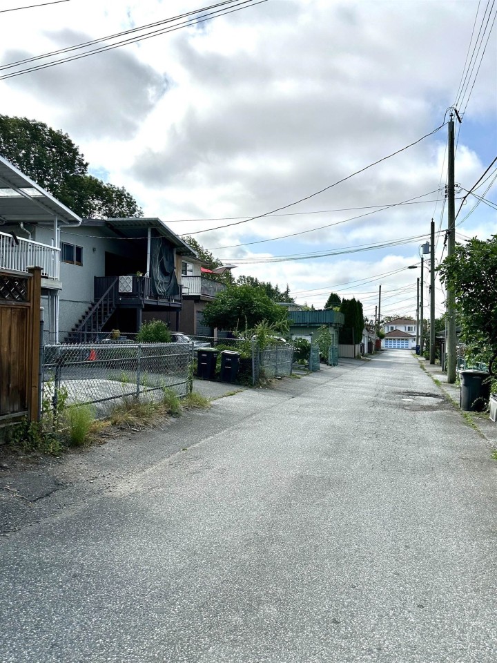 Photo 17 at 6915 Beatrice Street, Killarney VE, Vancouver East