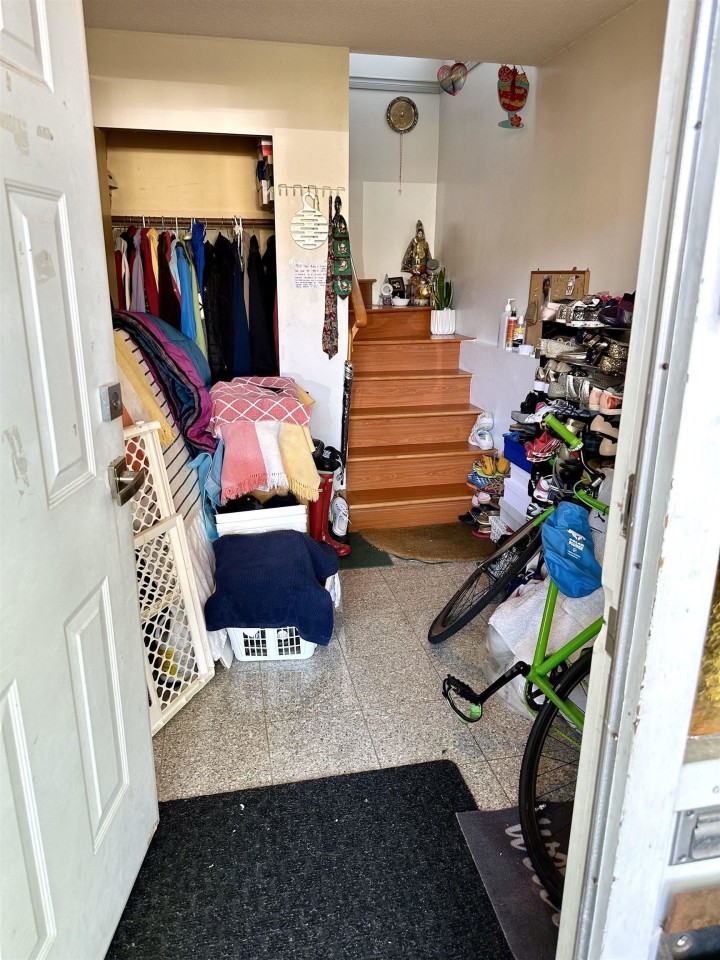 Photo 7 at 6915 Beatrice Street, Killarney VE, Vancouver East