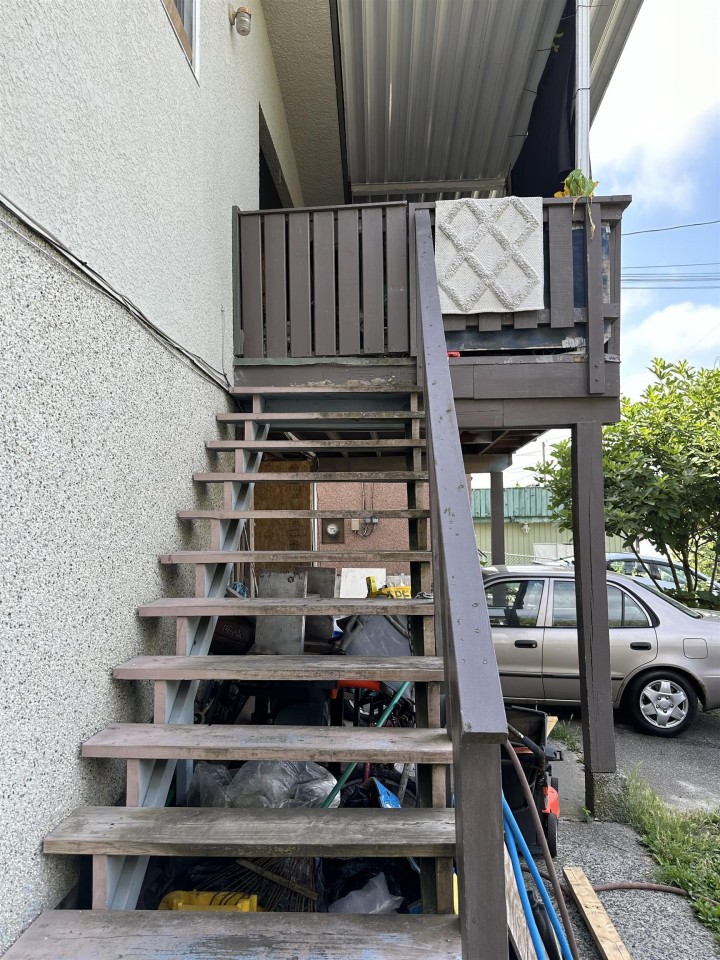 Photo 5 at 6915 Beatrice Street, Killarney VE, Vancouver East