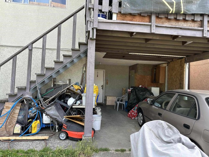Photo 4 at 6915 Beatrice Street, Killarney VE, Vancouver East