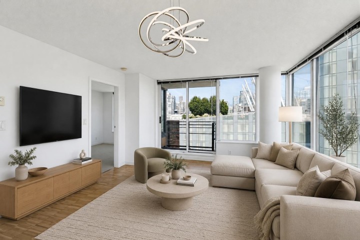 Photo 2 at 2508 - 33 Smithe Street, Yaletown, Vancouver West