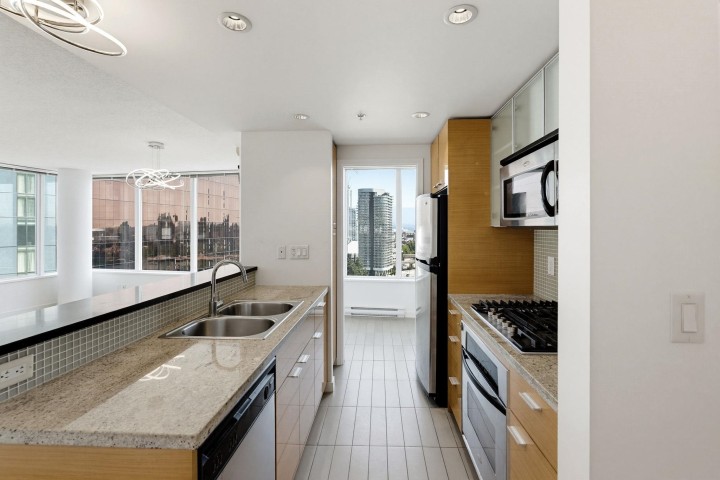 Photo 12 at 2508 - 33 Smithe Street, Yaletown, Vancouver West
