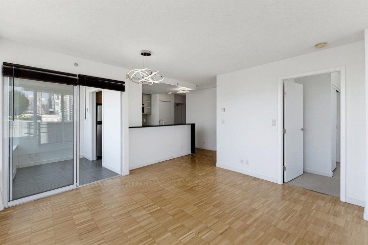 Photo 7 at 2508 - 33 Smithe Street, Yaletown, Vancouver West